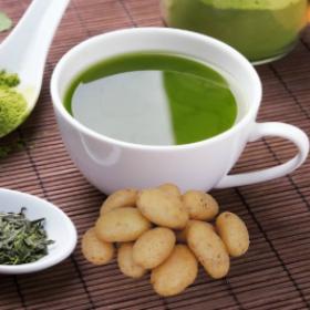 قناع الشاي الأخضر وعصير البطاطا لبشرة حيوية