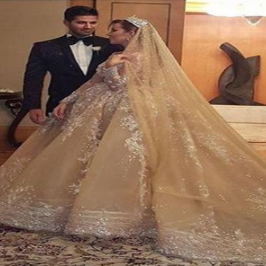 عروس ملك جمال لبنان بفستان من الماس