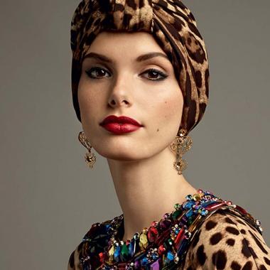 عباءات Dolce & Gabbana مستوحاة من أزهار جزيرة صقلية 