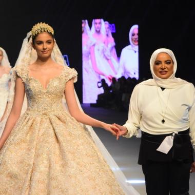 المصمّمة الكويتيّة أديبة المحبوب تقدّم "مجموعة العرائس الملكية" في بيروت