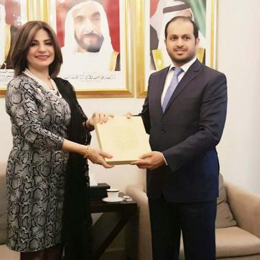 رئيسة مجلس المرأة العربية سلّمت سفير الإمارات الدعوة لملتقى دبي