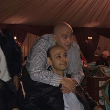 عماد الدين أديب يحتفي بخروج شقيقه عمرو من المستشفى
