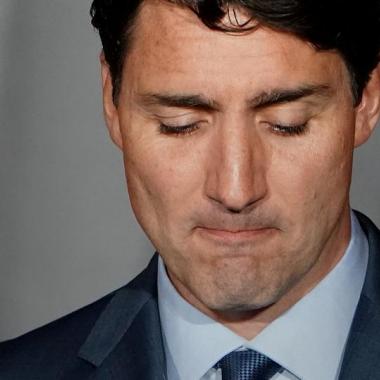 ما قصة رئيس وزراء كندا الوسيم والسلوك الجنسي غير المناسب؟