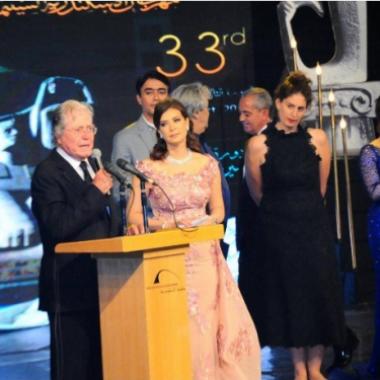دموع حسين فهمي في افتتاح الدورة الـ33 من مهرجان الإسكندرية السينمائي