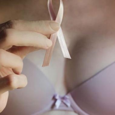 دراسة جديدة تؤكد أن 2 من 3 من النساء المصابات بسرطان الثدي يمكنهن الاستغناء عن العلاج الكيميائي