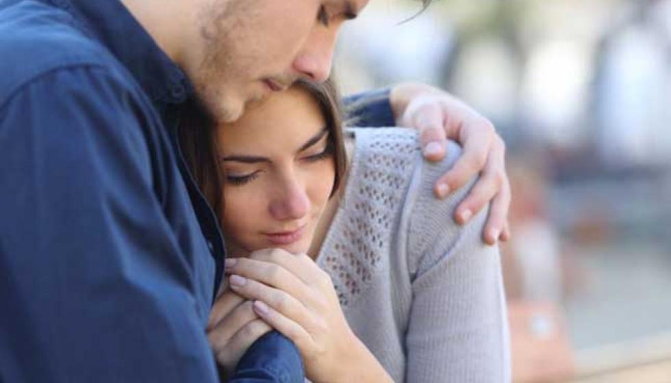  7 مؤشرات تؤكد أنكِ في علاقة مؤذية