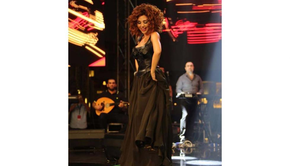 ميريام فارس تغني وترقص في دبي!