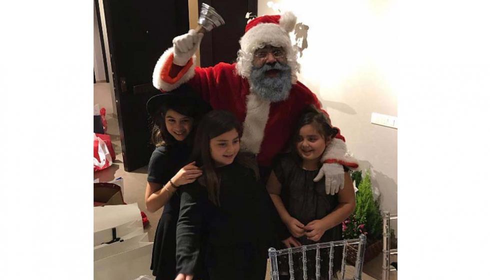 مايا دياب في أحضان بابا نويل