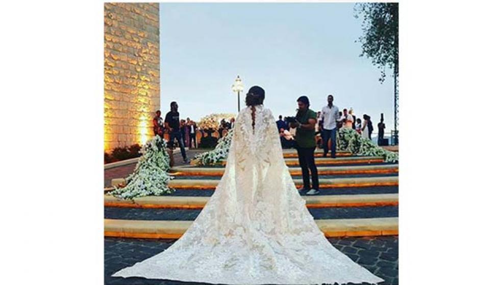 الصور الاولى والقبلة الاولى من زفاف نادين نجيم
