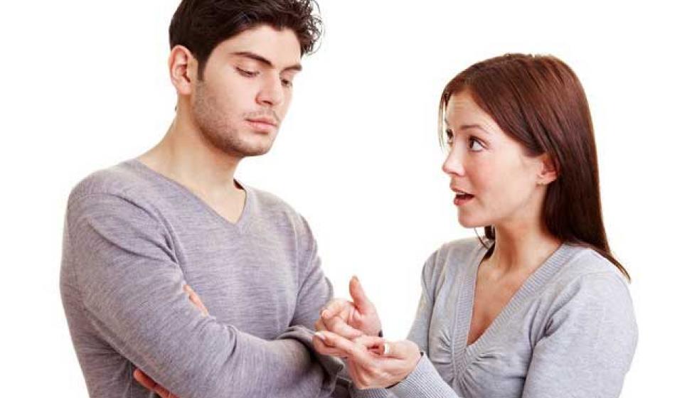  7 مؤشرات تؤكد أنكِ في علاقة مؤذية