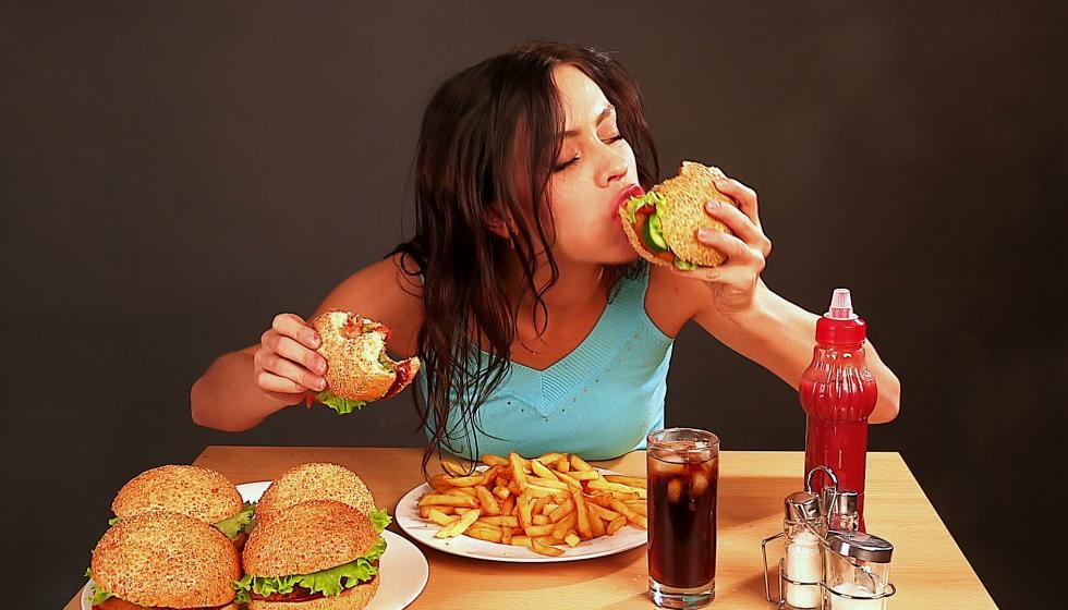 دراسة يابانية تؤكد أن البطء في تناول الطعام يقلل من السمنة 