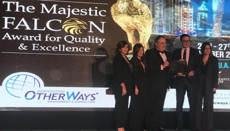 جائزة ال Majestic Falcon Award لشركة L.I.P.S. Management دبي