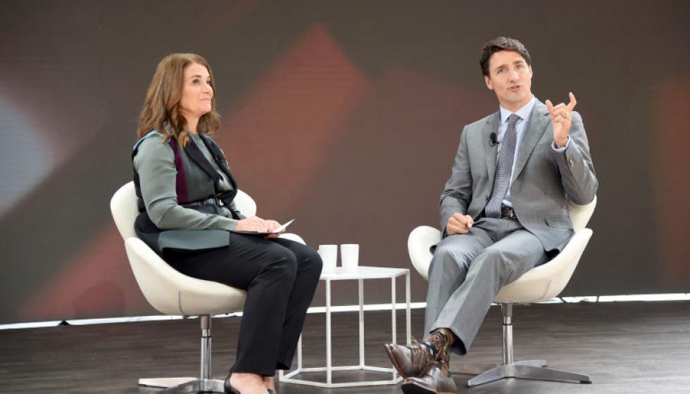 رئيس وزراء كندا يرتدي جوارب Star Wars خلال مؤتمر للأعمال 