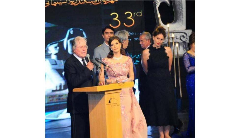 دموع حسين فهمي في افتتاح الدورة الـ33 من مهرجان الإسكندرية السينمائي
