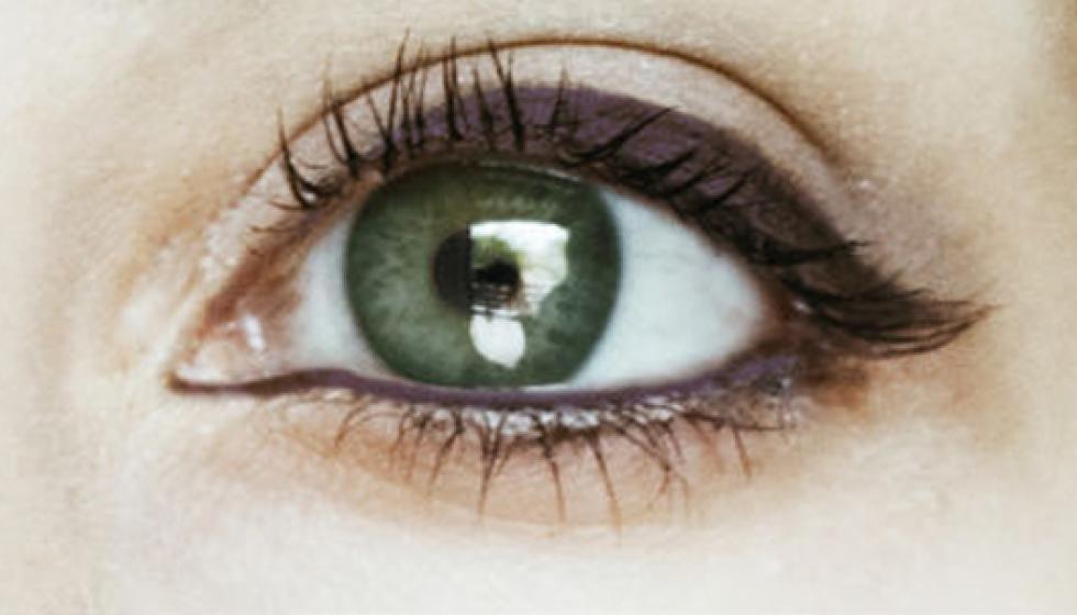الآيلاينر المثالي لإبراز لون العين بطريقة جذابة!