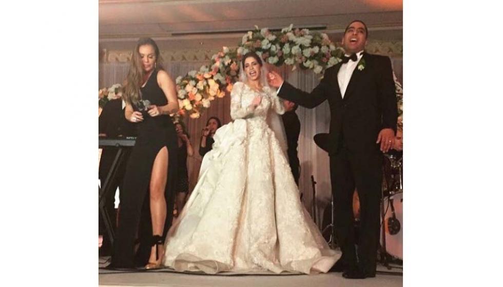 أناقة نيكول سابا المثيرة في حفل زفاف في الإسكندرية