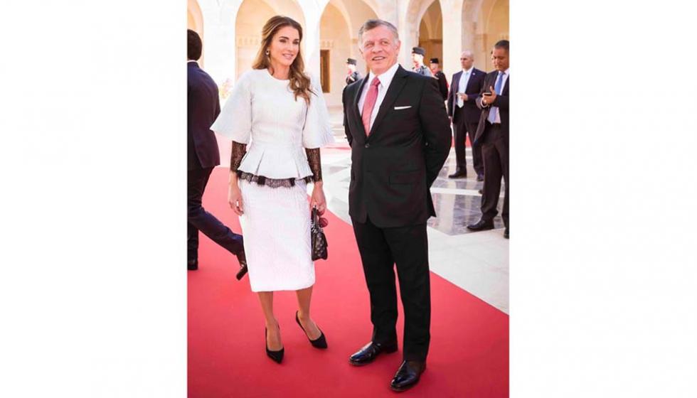 الملكة رانيا تتألق في تايور من تصميم جورج شقرا