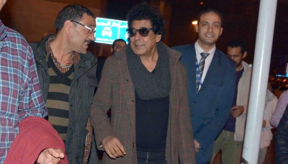 محمد منير يعود إلى مصر بعد تحسن صحته