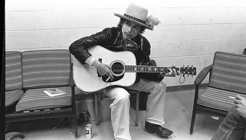 ثمن قياسي لغيتار عزف عليه بوب ديلن في السبعينات 