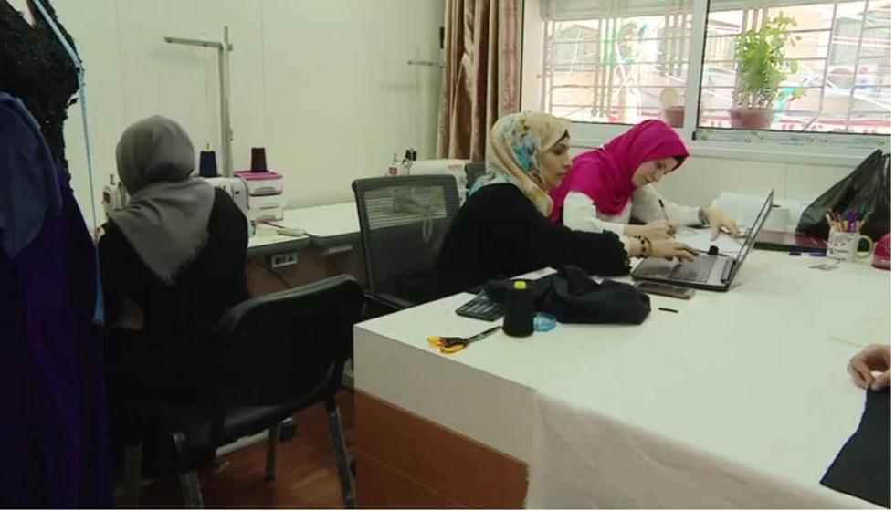أول دار لتصميم الأزياء وعرضها في غزة